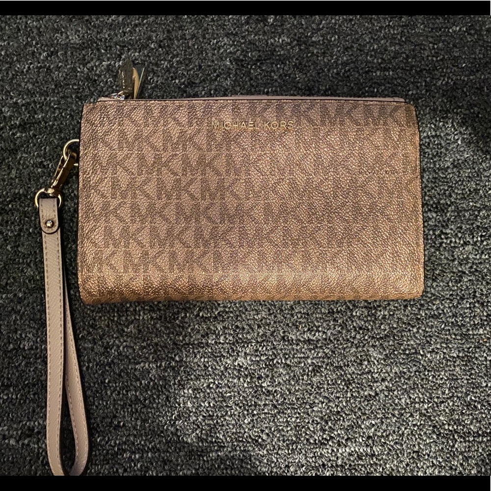 Micheal Kors Rose Gold Wristlet/Wallet